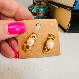 Elegant Gold and Cream Pearl Earrings